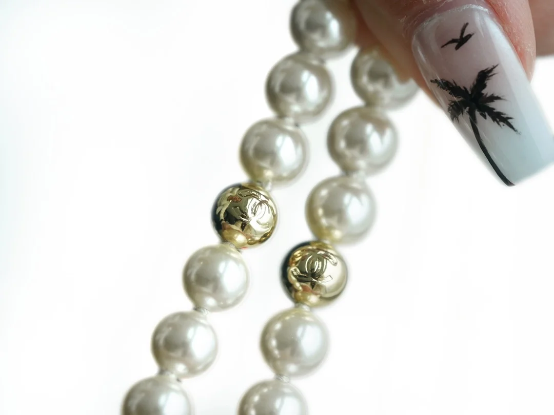 샤넬 24SS 진주 체인 미니백 램스킨 레드 AP4006