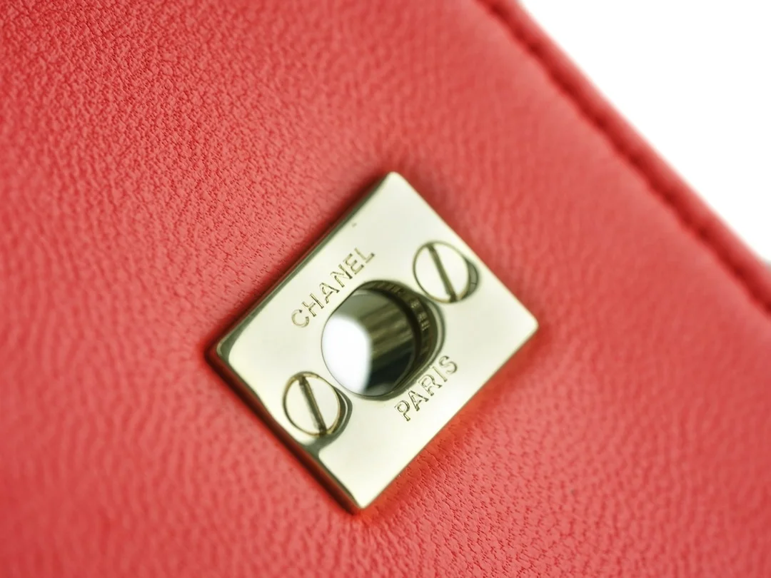 샤넬 24SS 진주 체인 미니백 램스킨 레드 AP4006