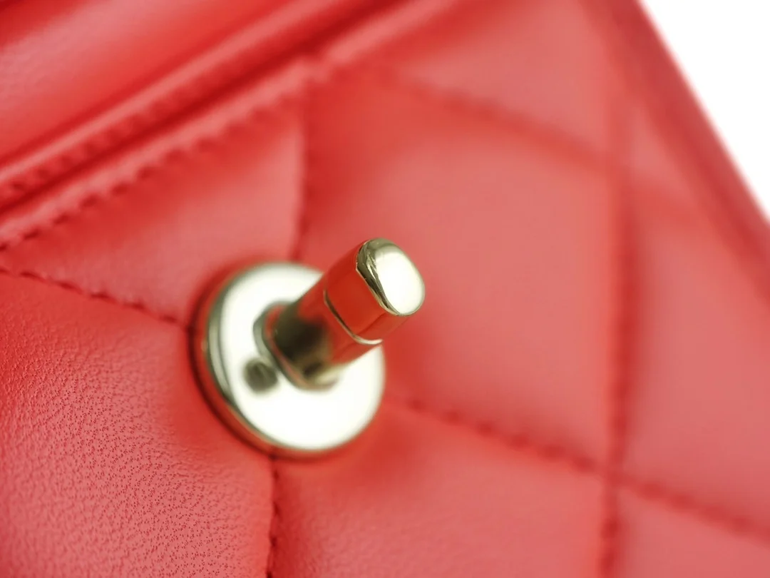 샤넬 24SS 진주 체인 미니백 램스킨 레드 AP4006