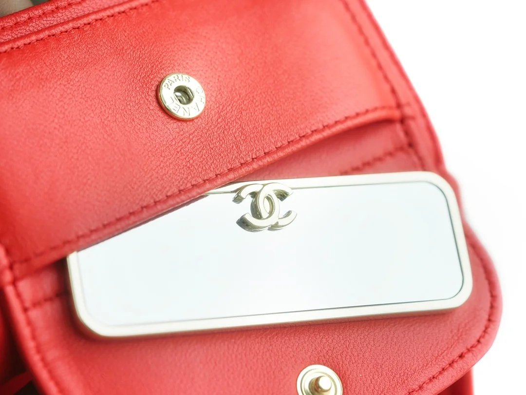샤넬 24SS 진주 체인 미니백 램스킨 레드 AP4006
