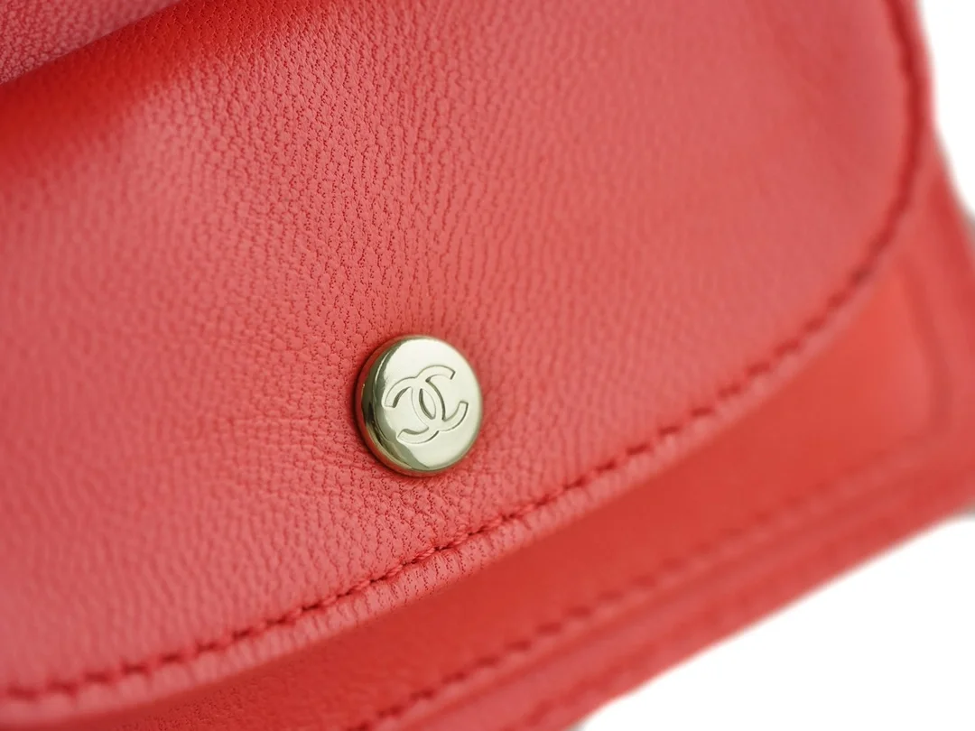 샤넬 24SS 진주 체인 미니백 램스킨 레드 AP4006