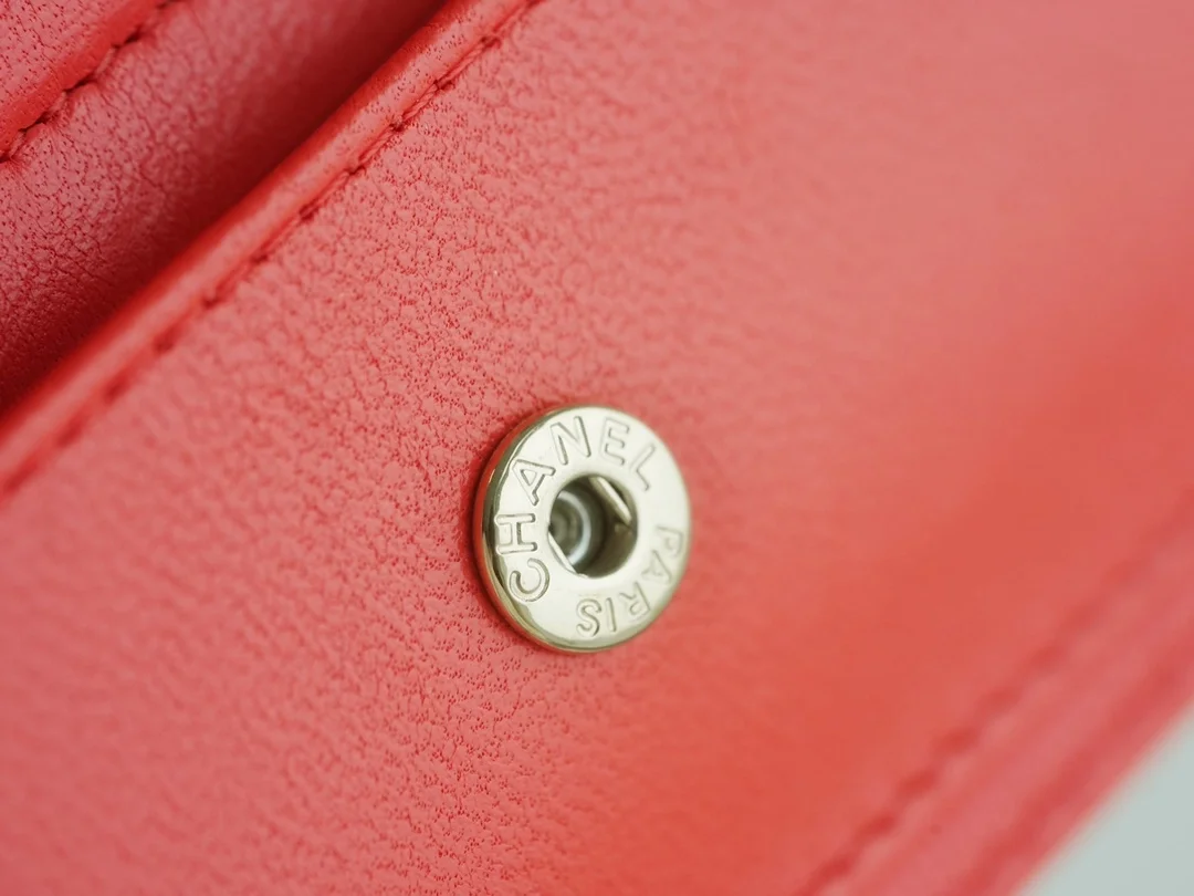 샤넬 24SS 진주 체인 미니백 램스킨 레드 AP4006