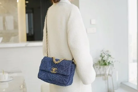 샤넬 19백 미디엄(스몰) 골드 체인 데님 블루