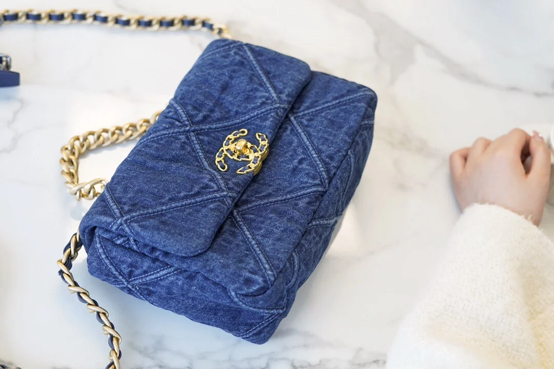 샤넬 19백 미디엄(스몰) 골드 체인 데님 블루