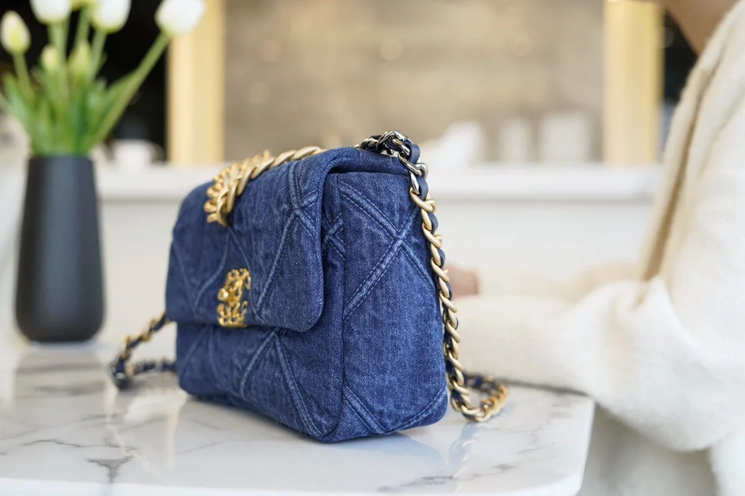 샤넬 19백 미디엄(스몰) 골드 체인 데님 블루