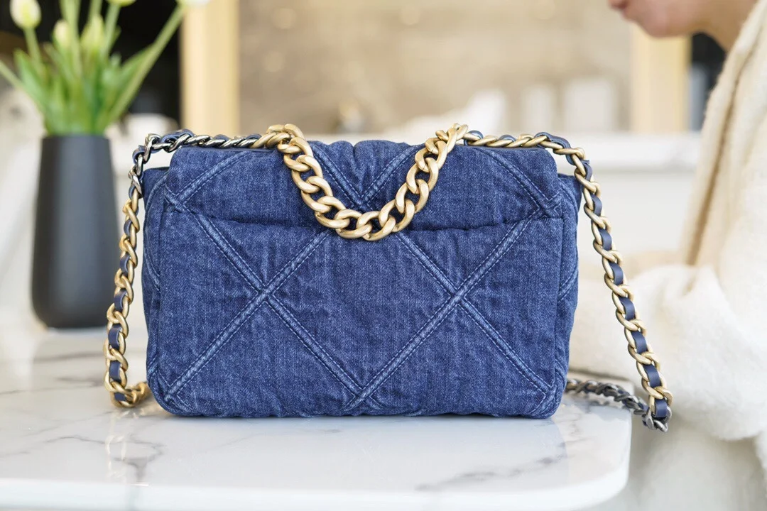 샤넬 19백 미디엄(스몰) 골드 체인 데님 블루