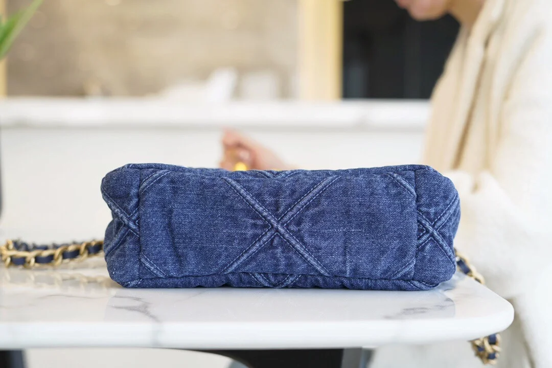 샤넬 19백 미디엄(스몰) 골드 체인 데님 블루