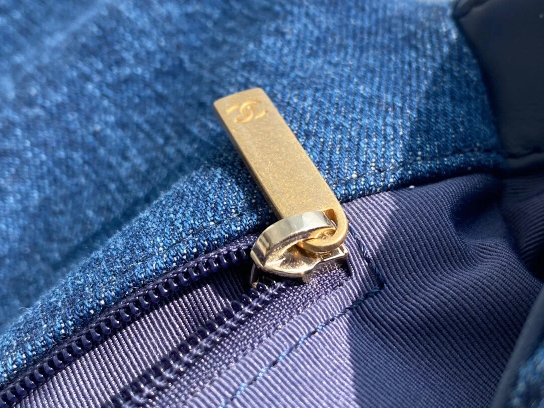 샤넬 19백 미디엄(스몰) 골드 체인 데님 블루