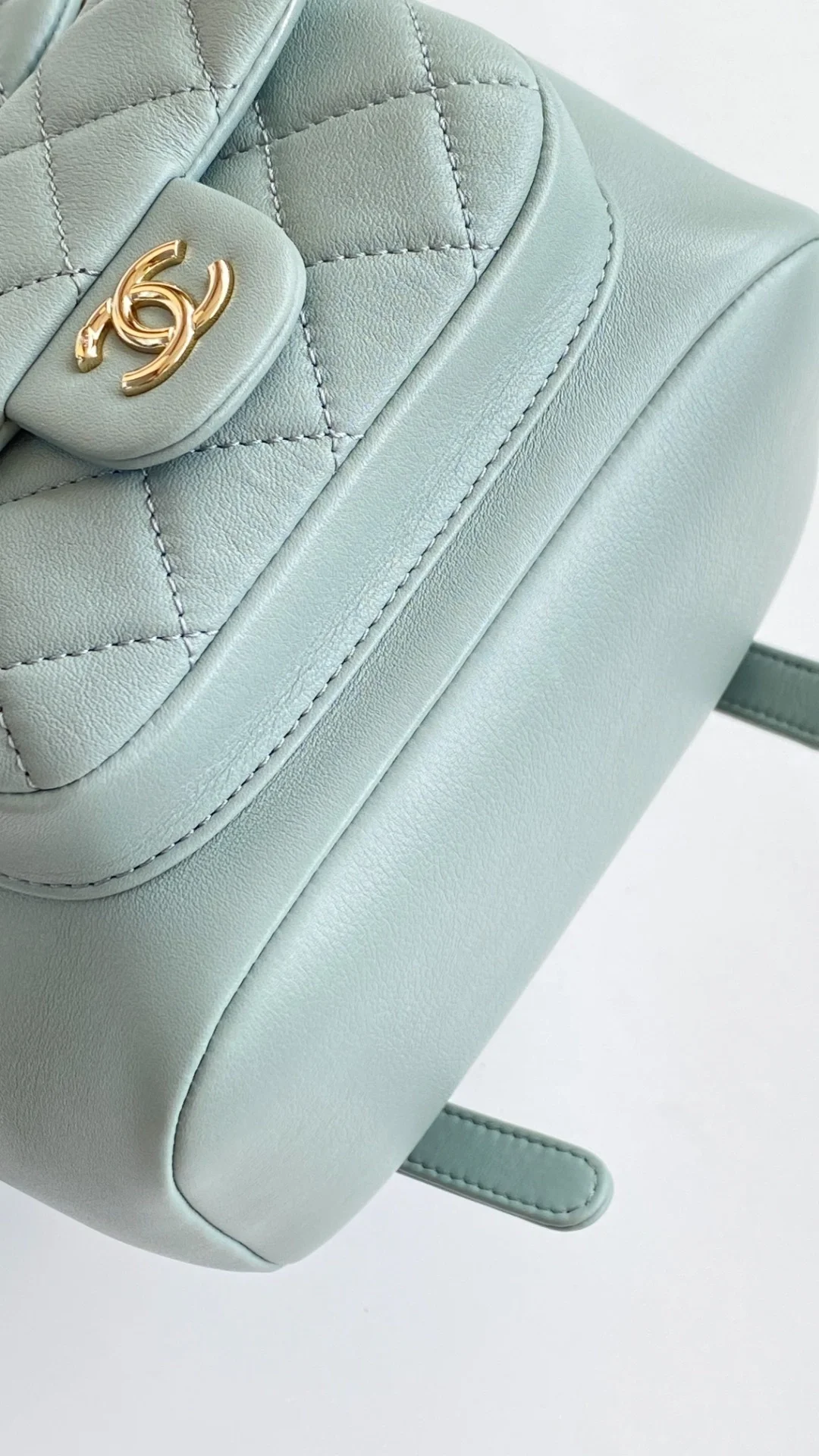 샤넬 원 포켓 듀마 백팩 스몰 램스킨 스카이블루