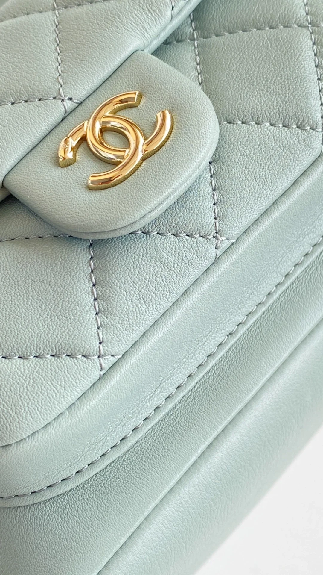 샤넬 원 포켓 듀마 백팩 스몰 램스킨 스카이블루