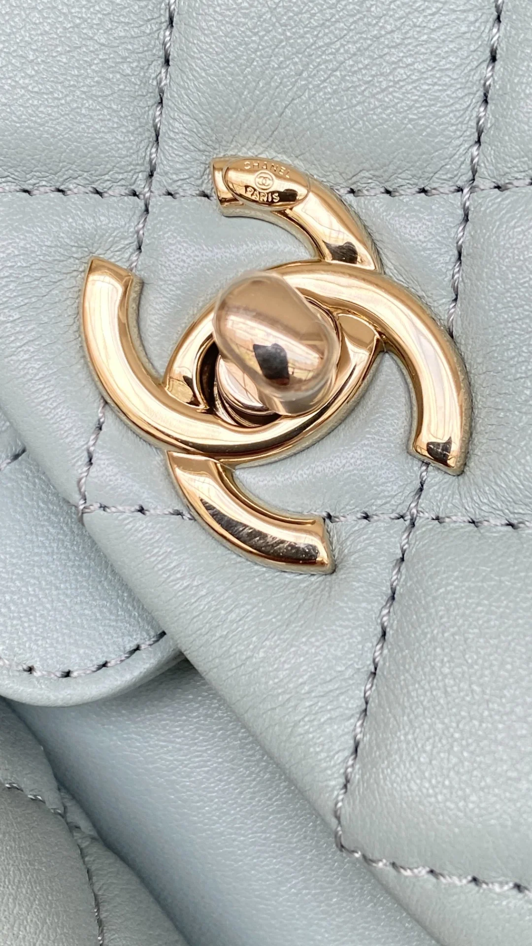 샤넬 원 포켓 듀마 백팩 스몰 램스킨 스카이블루