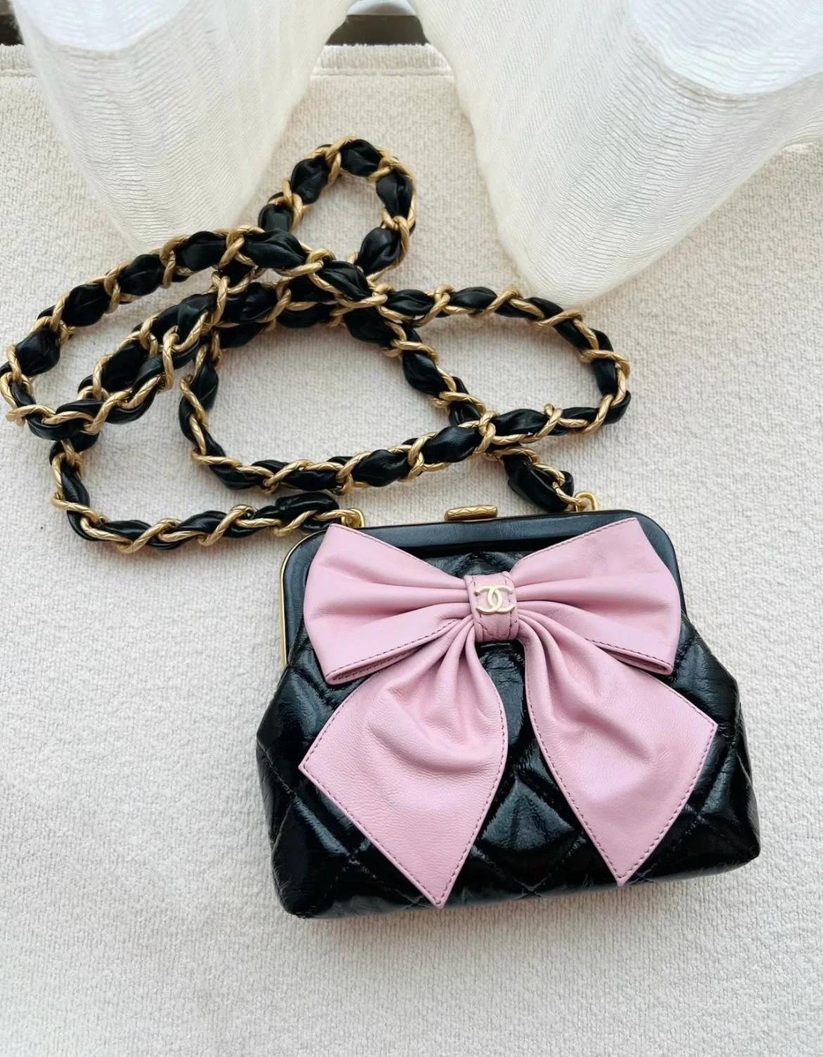 샤넬 샤이니 램스킨 패턴트 크럼플 체인 미니백