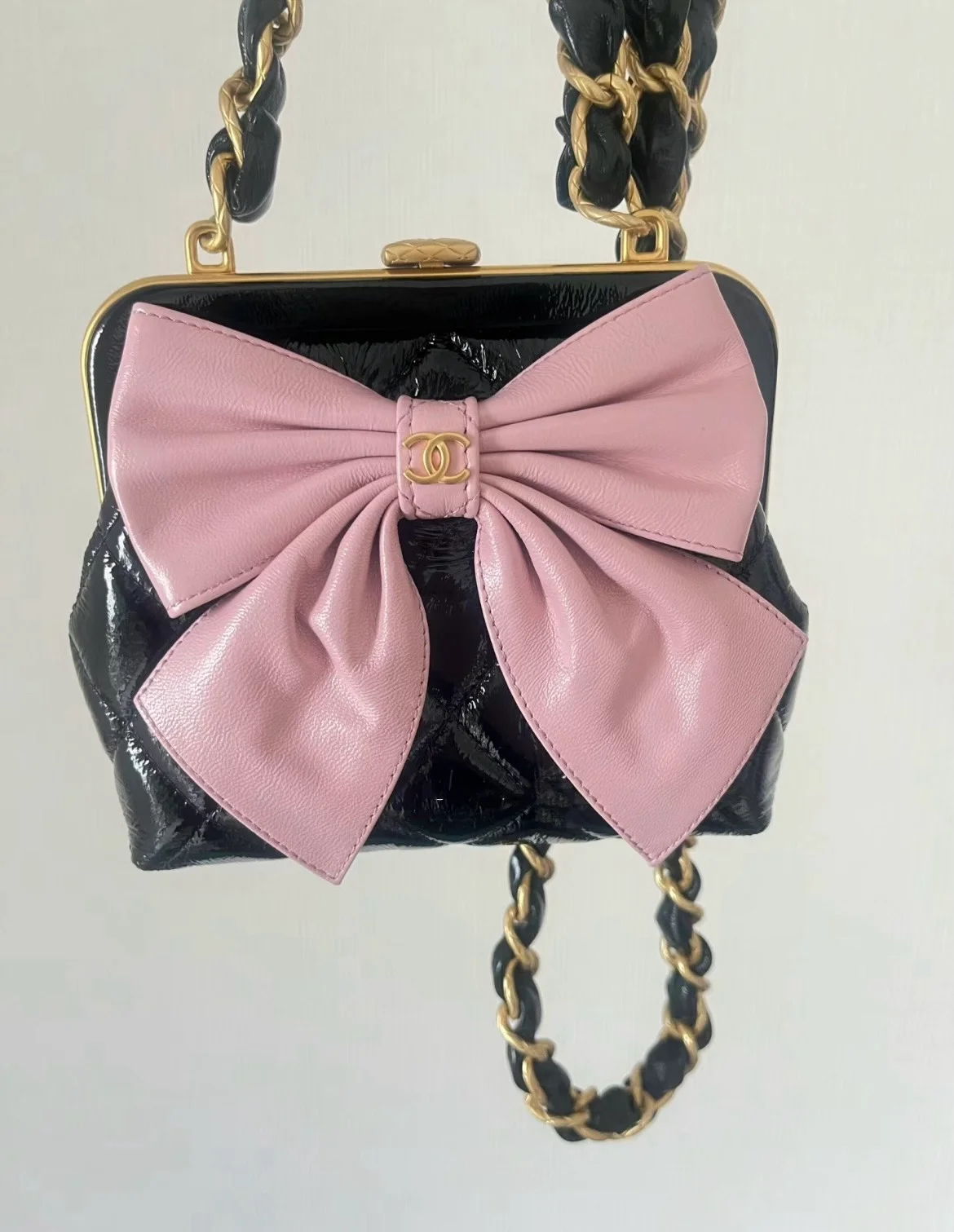 샤넬 샤이니 램스킨 패턴트 크럼플 체인 미니백