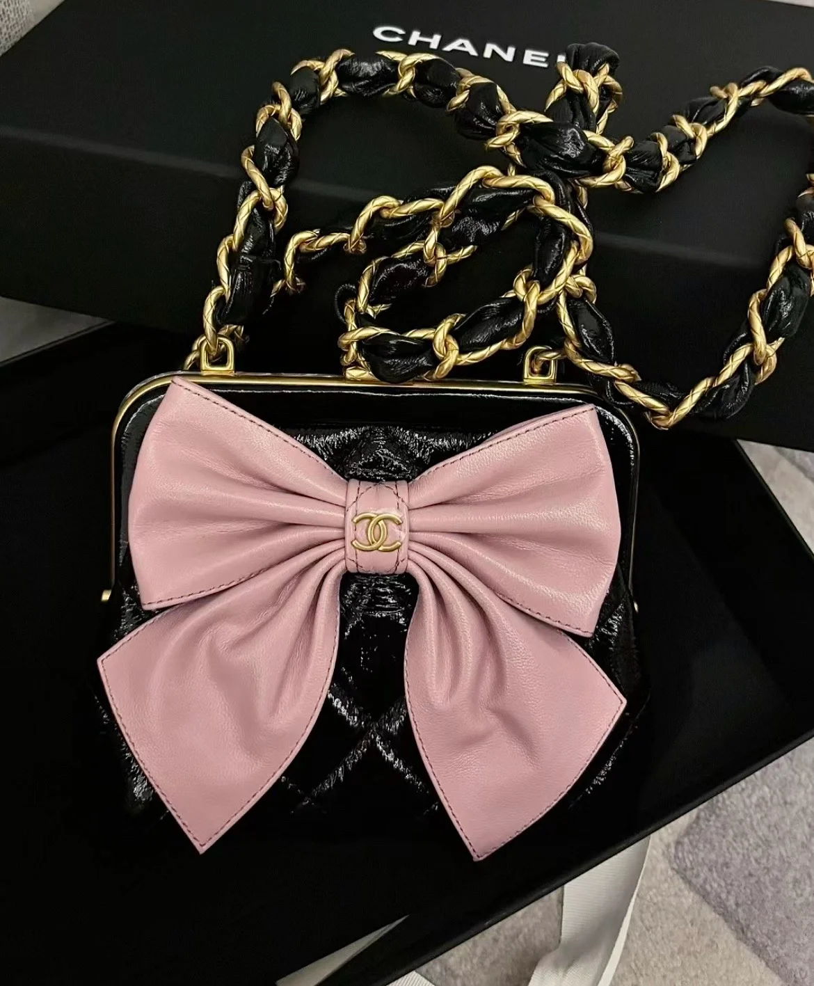 샤넬 샤이니 램스킨 패턴트 크럼플 체인 미니백