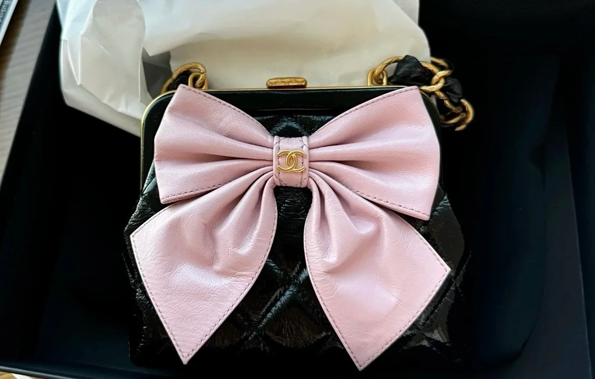 샤넬 샤이니 램스킨 패턴트 크럼플 체인 미니백