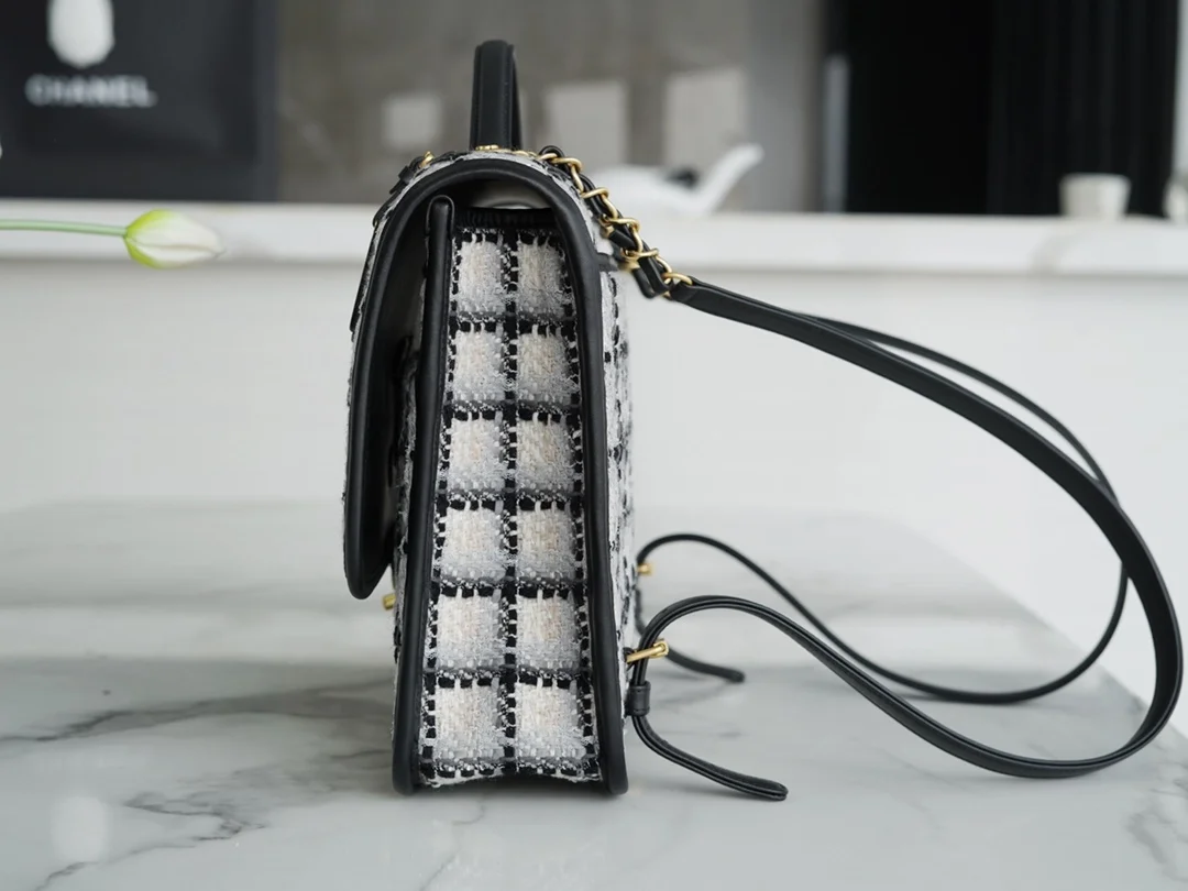 샤넬 트위드 백팩 라지 골드 메탈