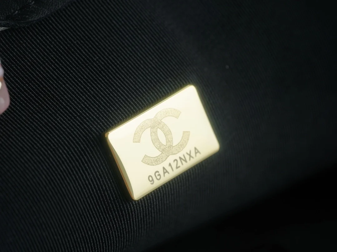 샤넬 트위드 백팩 라지 골드 메탈