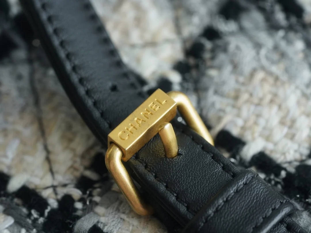 샤넬 트위드 백팩 라지 골드 메탈