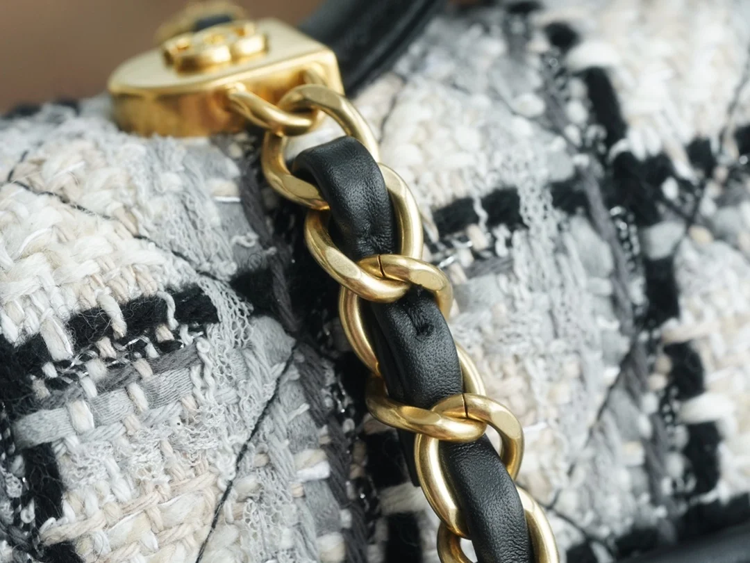 샤넬 트위드 백팩 라지 골드 메탈