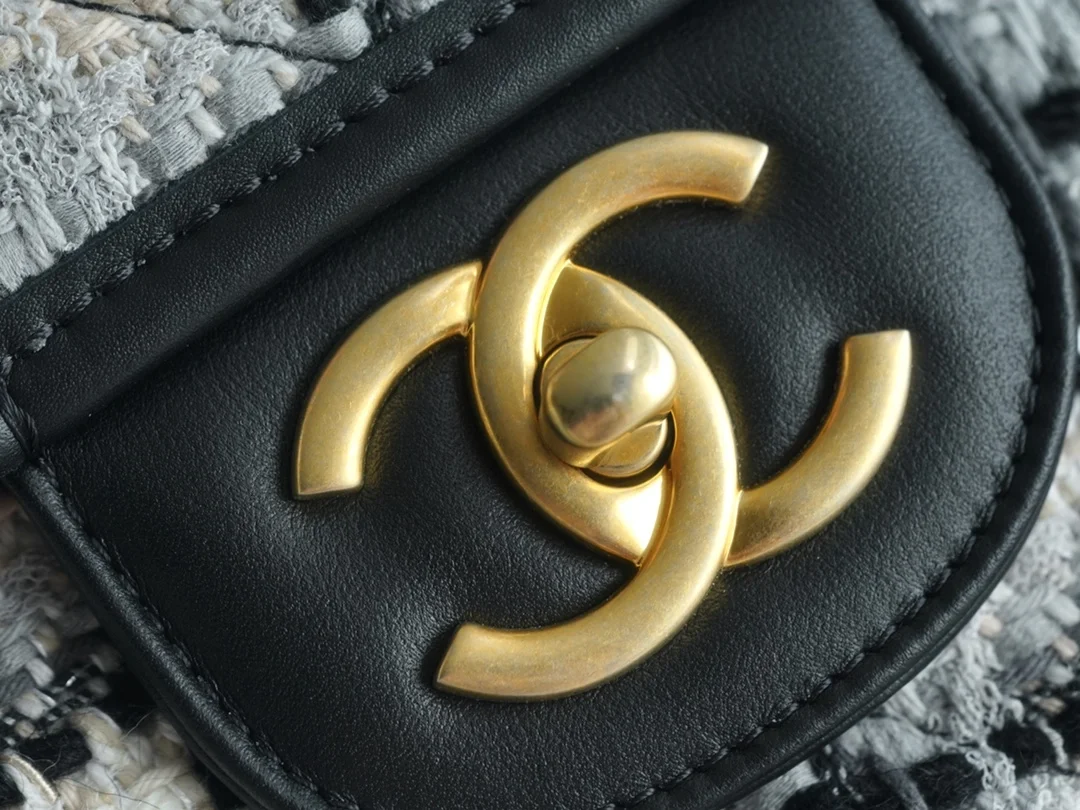 샤넬 트위드 백팩 라지 골드 메탈