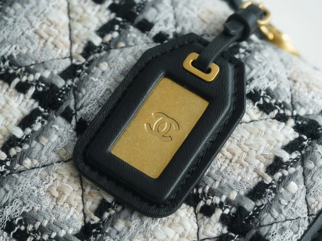 샤넬 트위드 백팩 라지 골드 메탈