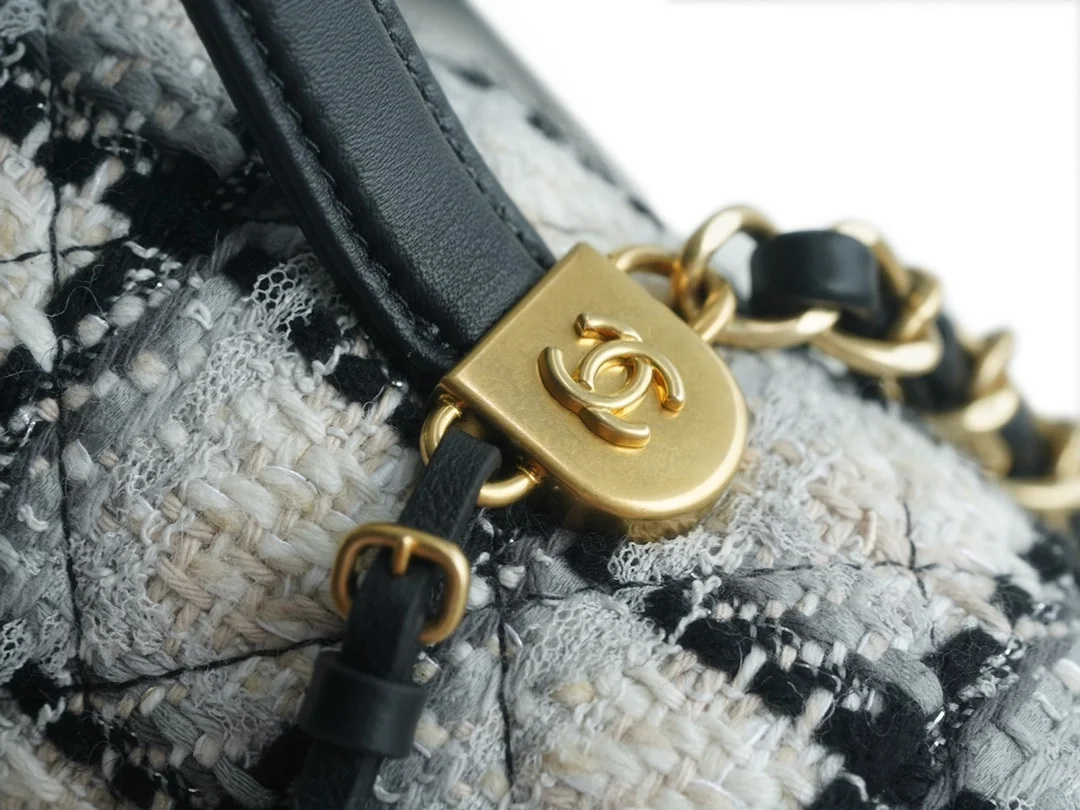 샤넬 트위드 백팩 라지 골드 메탈