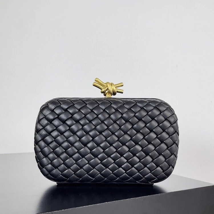 보테가 베네타 놋 클러치