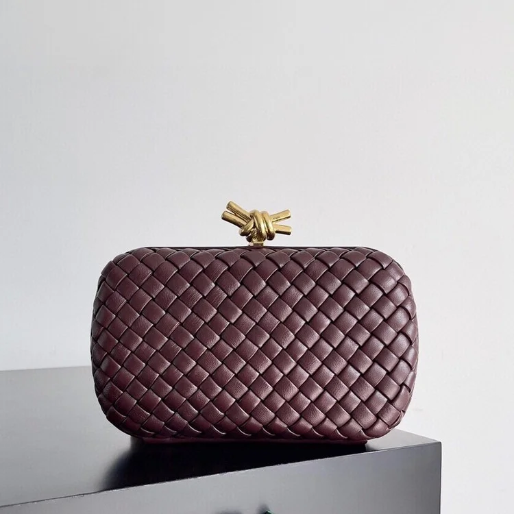 보테가 베네타 놋 클러치