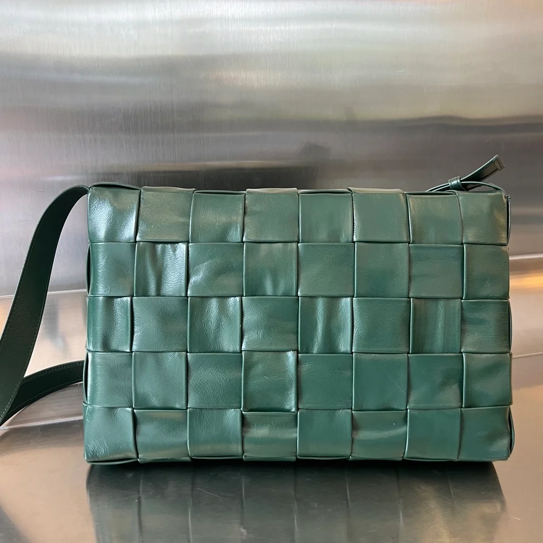 보테가 베네타 맥시 인트레치아토 크로스백