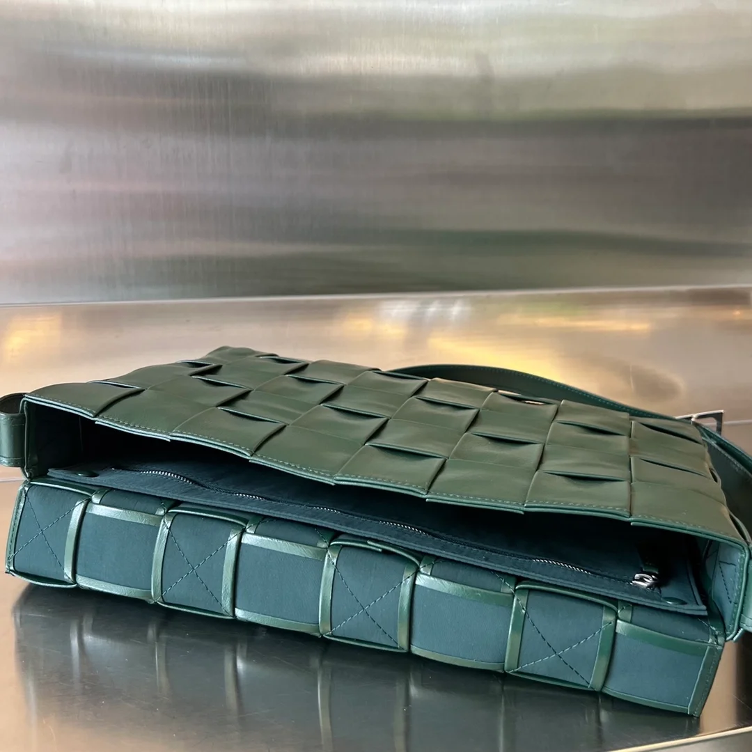 보테가 베네타 맥시 인트레치아토 크로스백