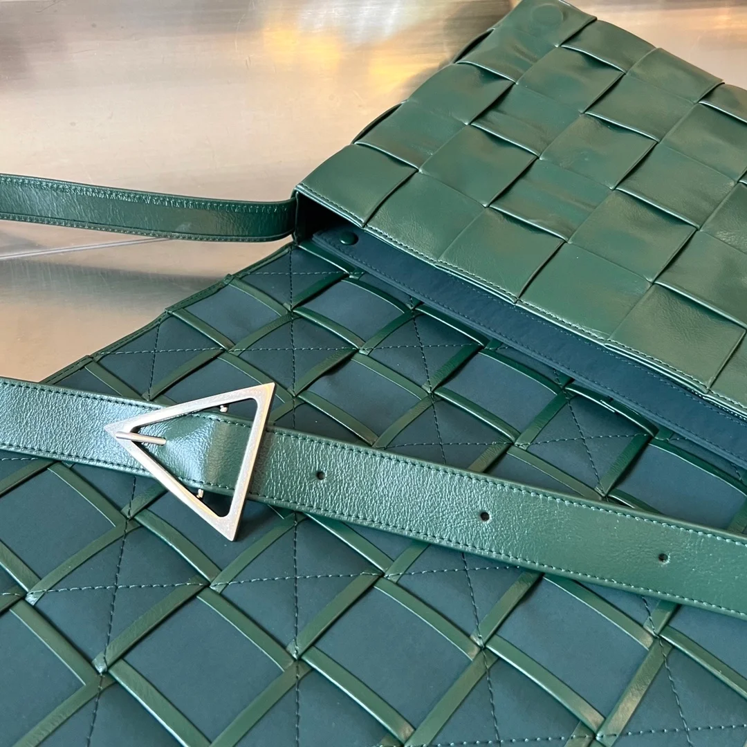 보테가 베네타 맥시 인트레치아토 크로스백