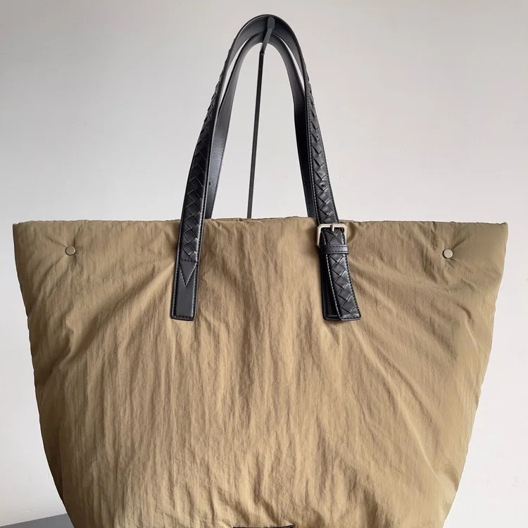 보테가 베네타 크로스로드 버클 토트