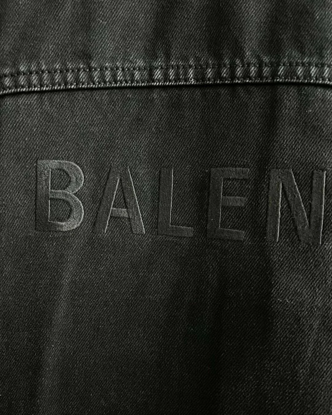 발렌시아가 백 자수 로고 데님 블랙 자켓