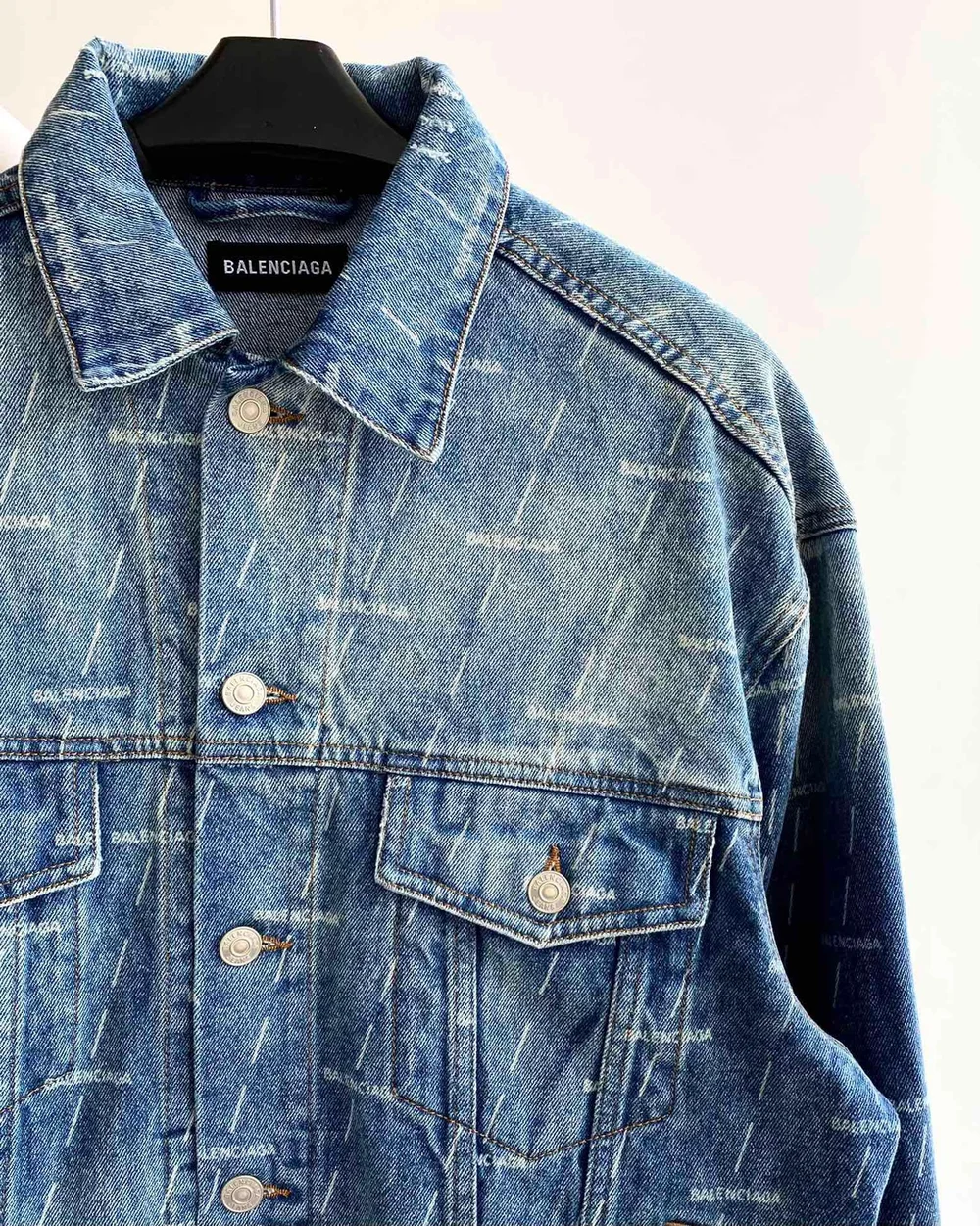 발렌시아가 라지 핏 데님 자켓