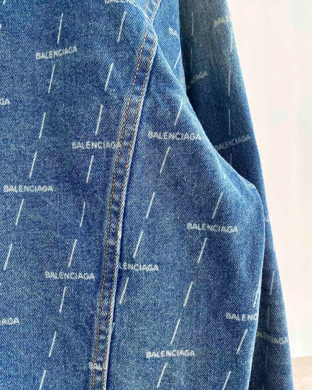 발렌시아가 라지 핏 데님 자켓