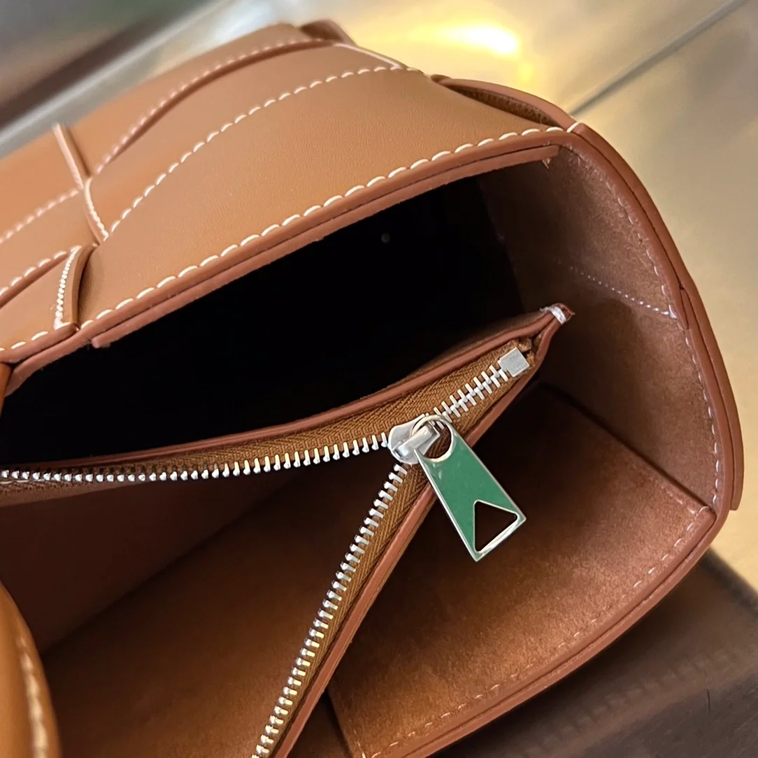 보테가 베네타 우드 내추럴 미디엄 아크로 토트백