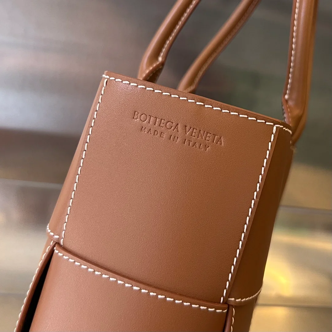 보테가 베네타 우드 내추럴 미디엄 아크로 토트백
