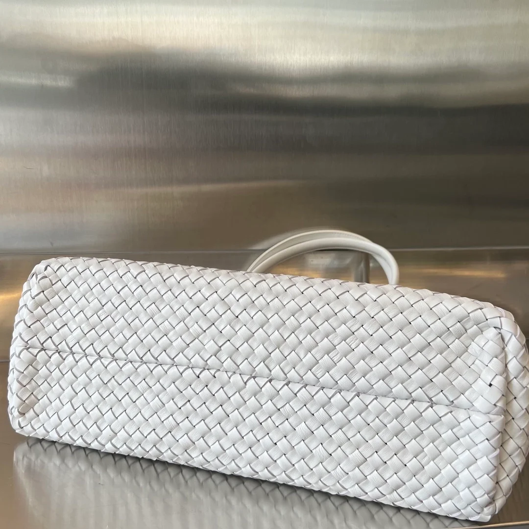 보테가 베네타 미디엄 까바백 화이트