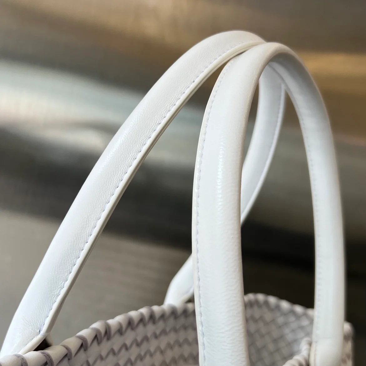 보테가 베네타 미디엄 까바백 화이트