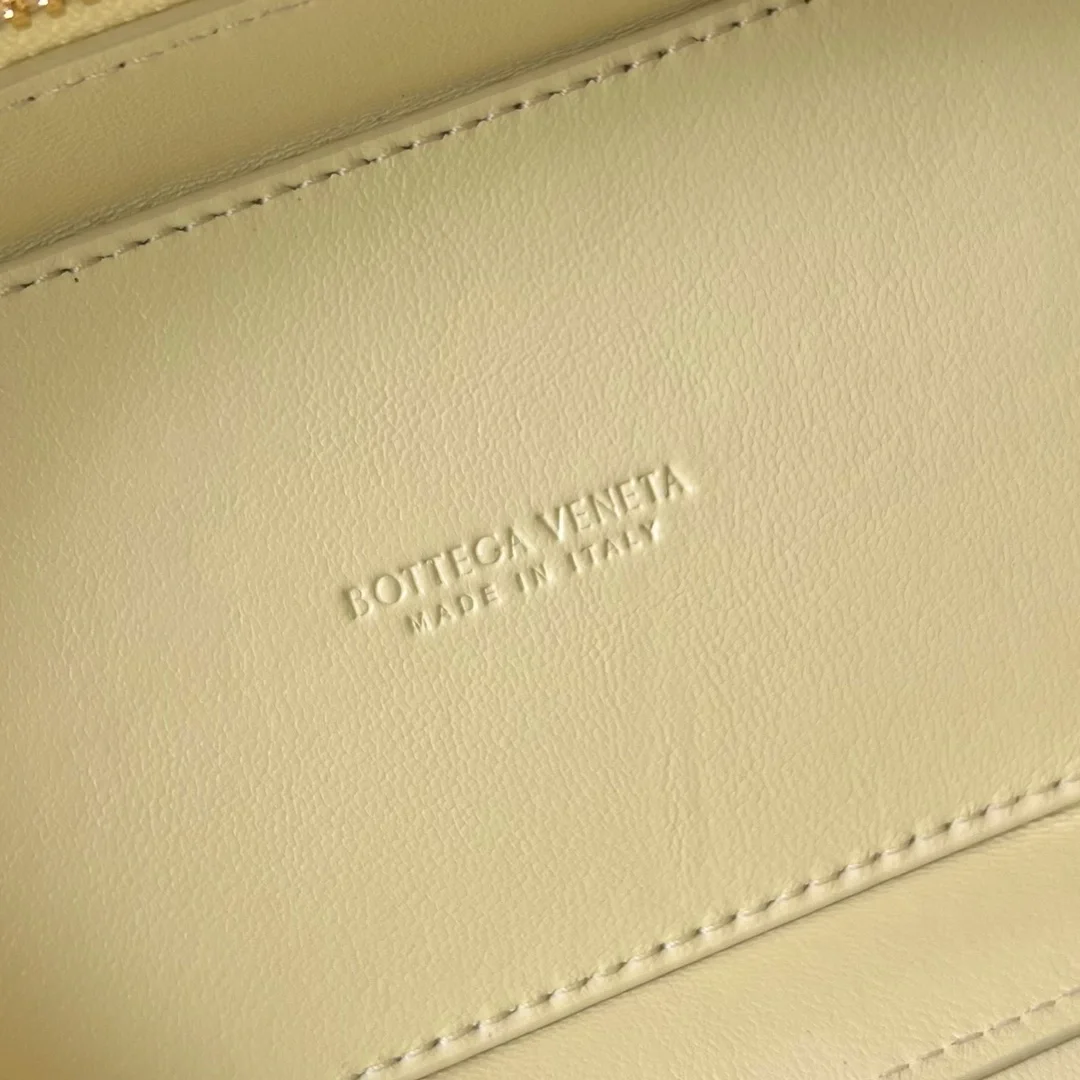 보테가 베네타 인트레치아토 화장품 케이스