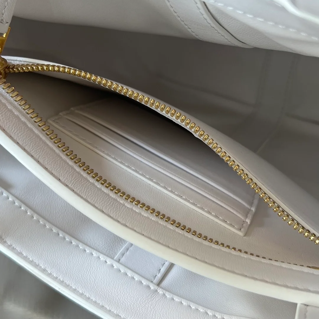 보테가 베네타 스몰 플립 블랩 백 화이트