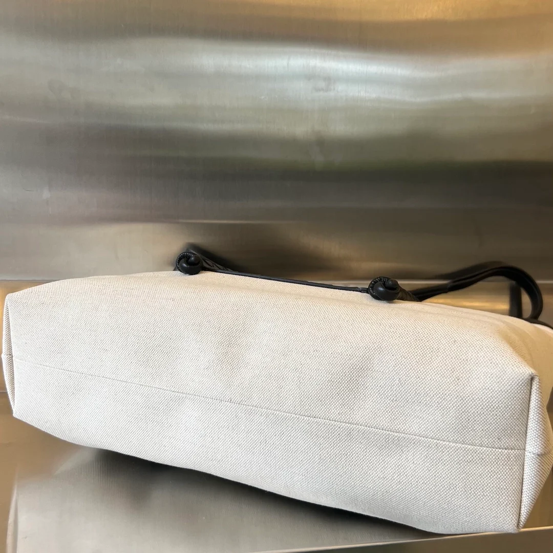 보테가 베네타 내추럴 블랙포르텔로 토트백