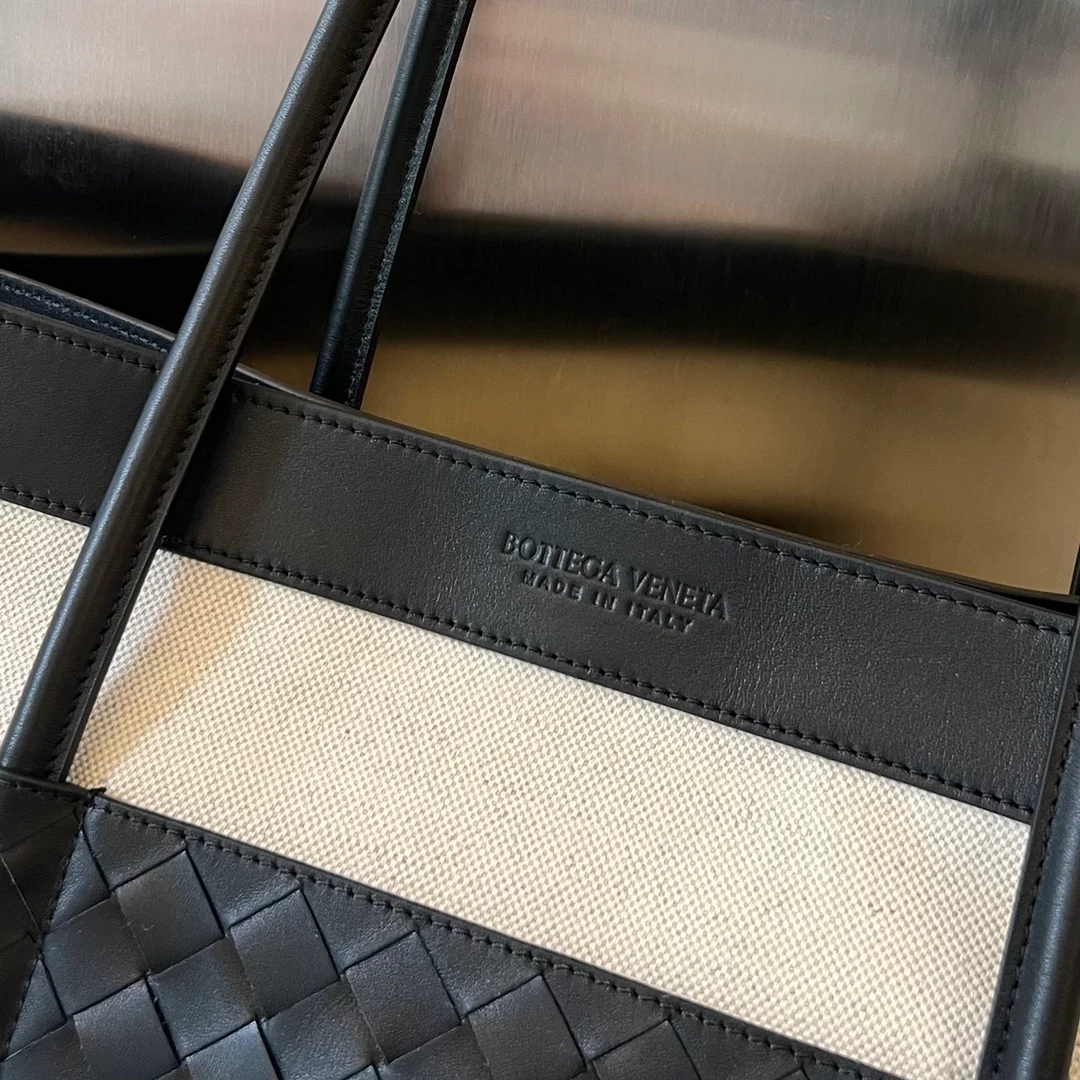 보테가 베네타 내추럴 블랙포르텔로 토트백