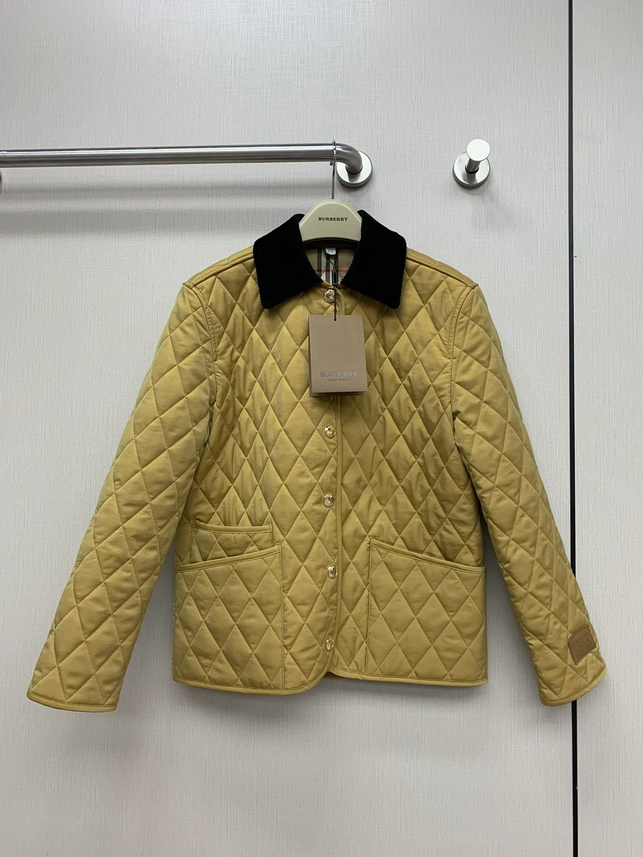 버버리 코듀로이 칼라 다이아몬드 퀄팅 자켓