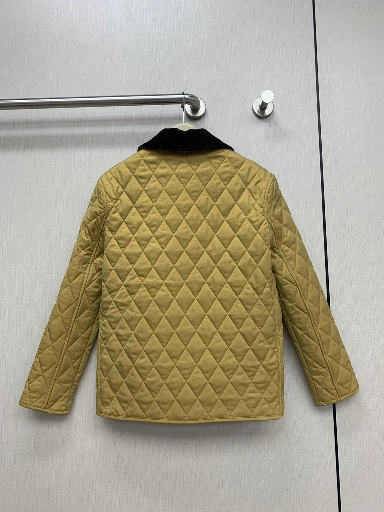 버버리 코듀로이 칼라 다이아몬드 퀄팅 자켓