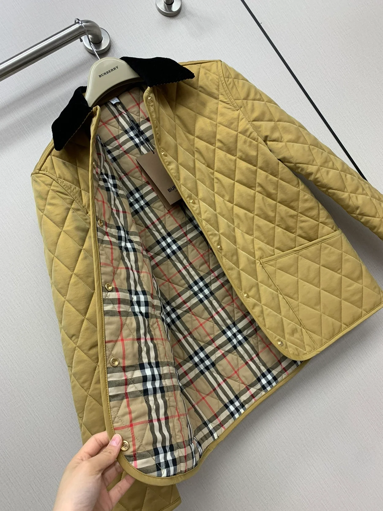 버버리 코듀로이 칼라 다이아몬드 퀄팅 자켓