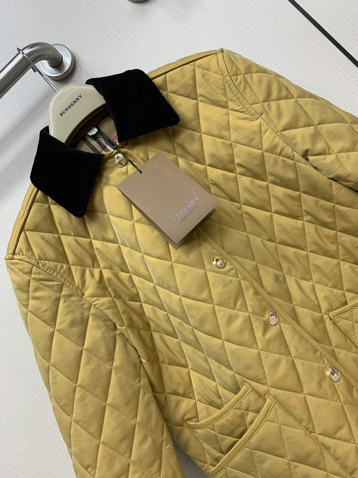 버버리 코듀로이 칼라 다이아몬드 퀄팅 자켓
