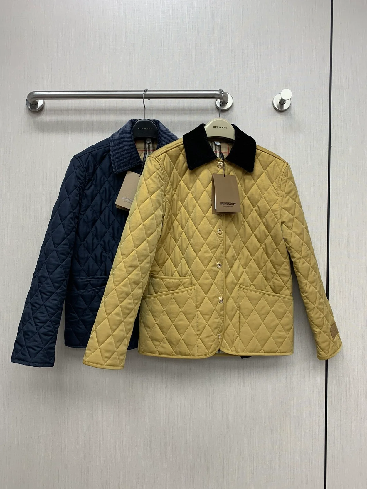 버버리 코듀로이 칼라 다이아몬드 퀄팅 자켓