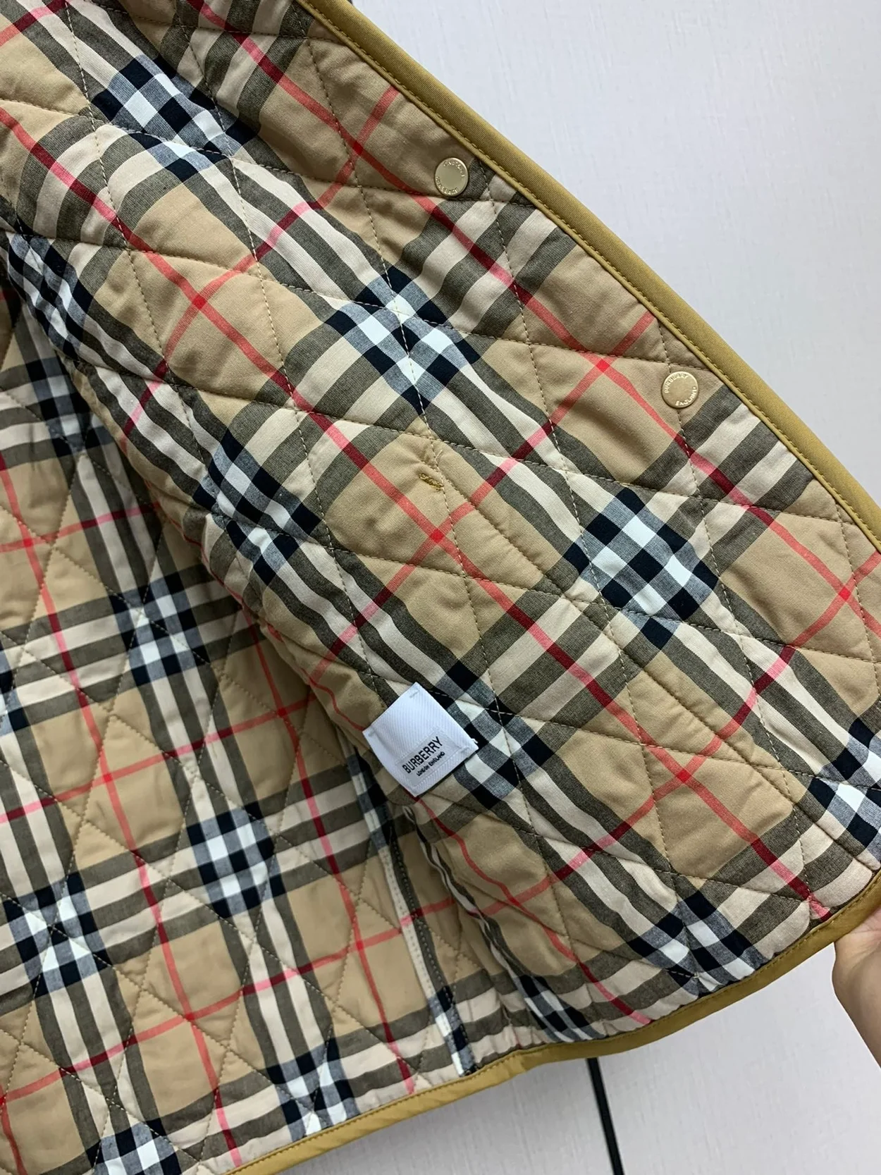 버버리 코듀로이 칼라 다이아몬드 퀄팅 자켓