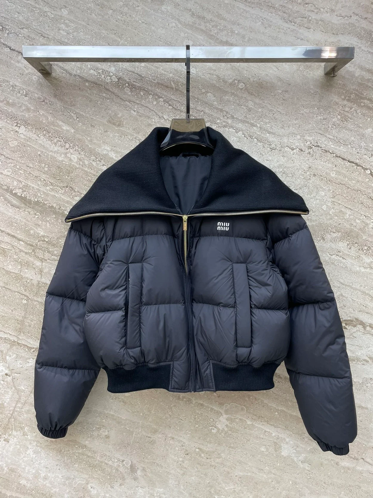 미우미우 크롭 다운 자켓